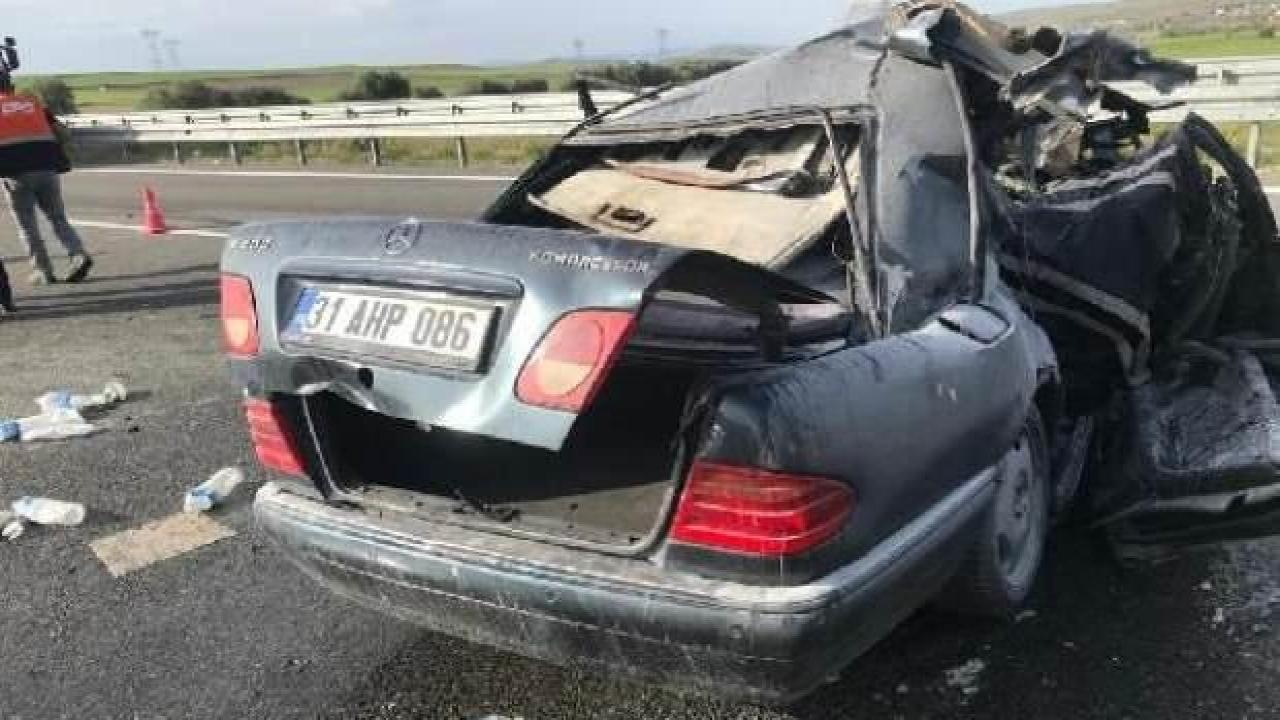 TIR'a arkadan çarpan depremzede sürücü yaralandı, eşi öldü