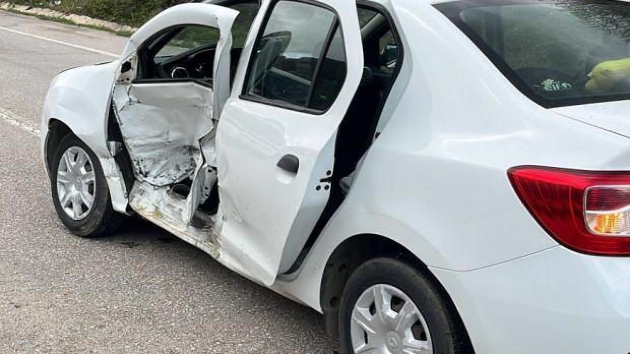 Tokat'ta kamyonet ile otomobil çarpıştı: Biri bebek 4 kişi yaralandı