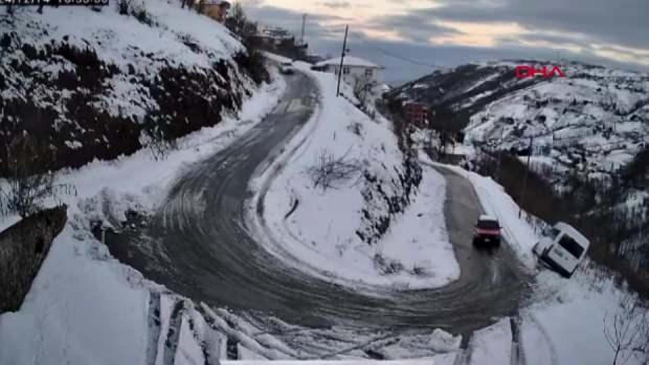Trabzon'da feci kaza: Minibüs dereye yuvarlandı! Ölü ve yaralılar var