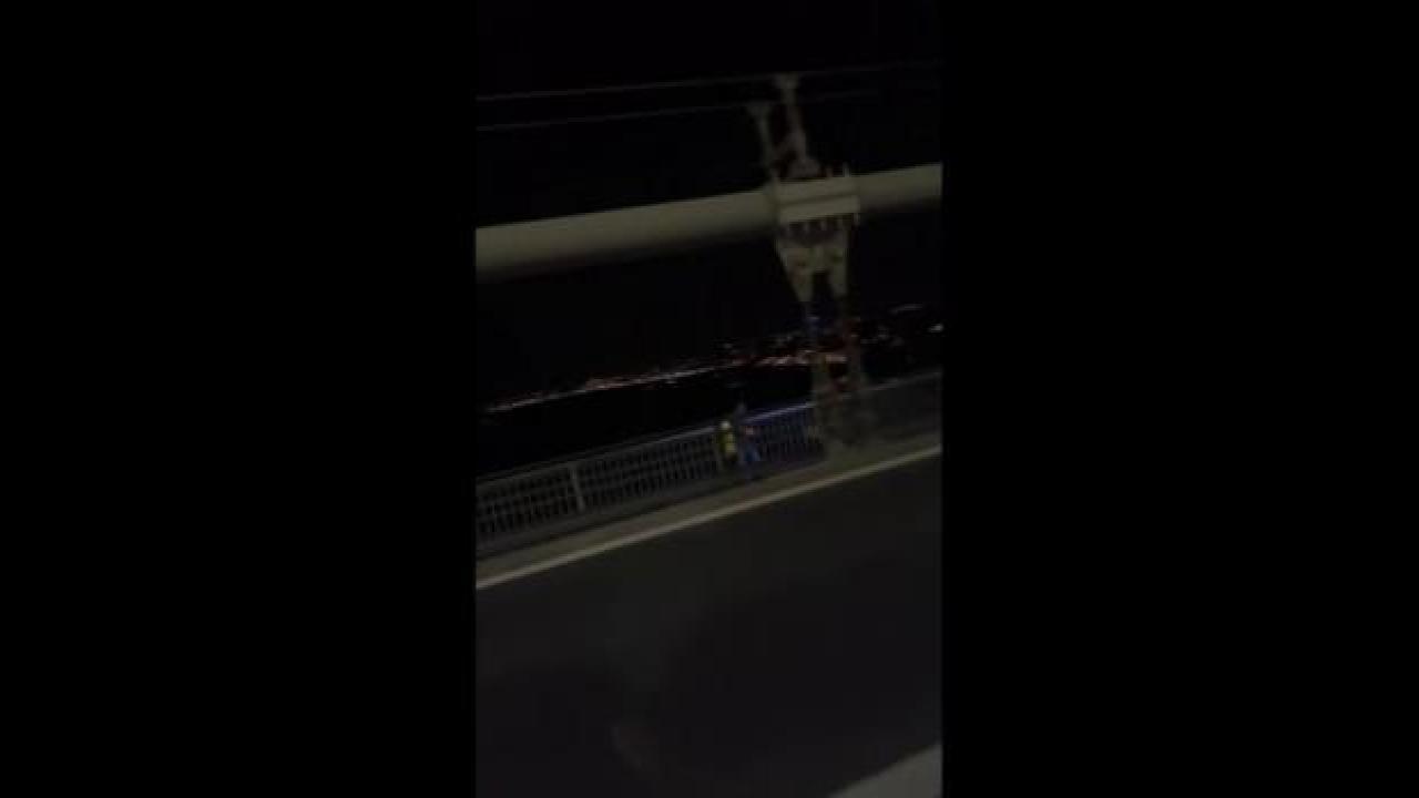 Trabzonspor bayrağını indirmeye çalışan 