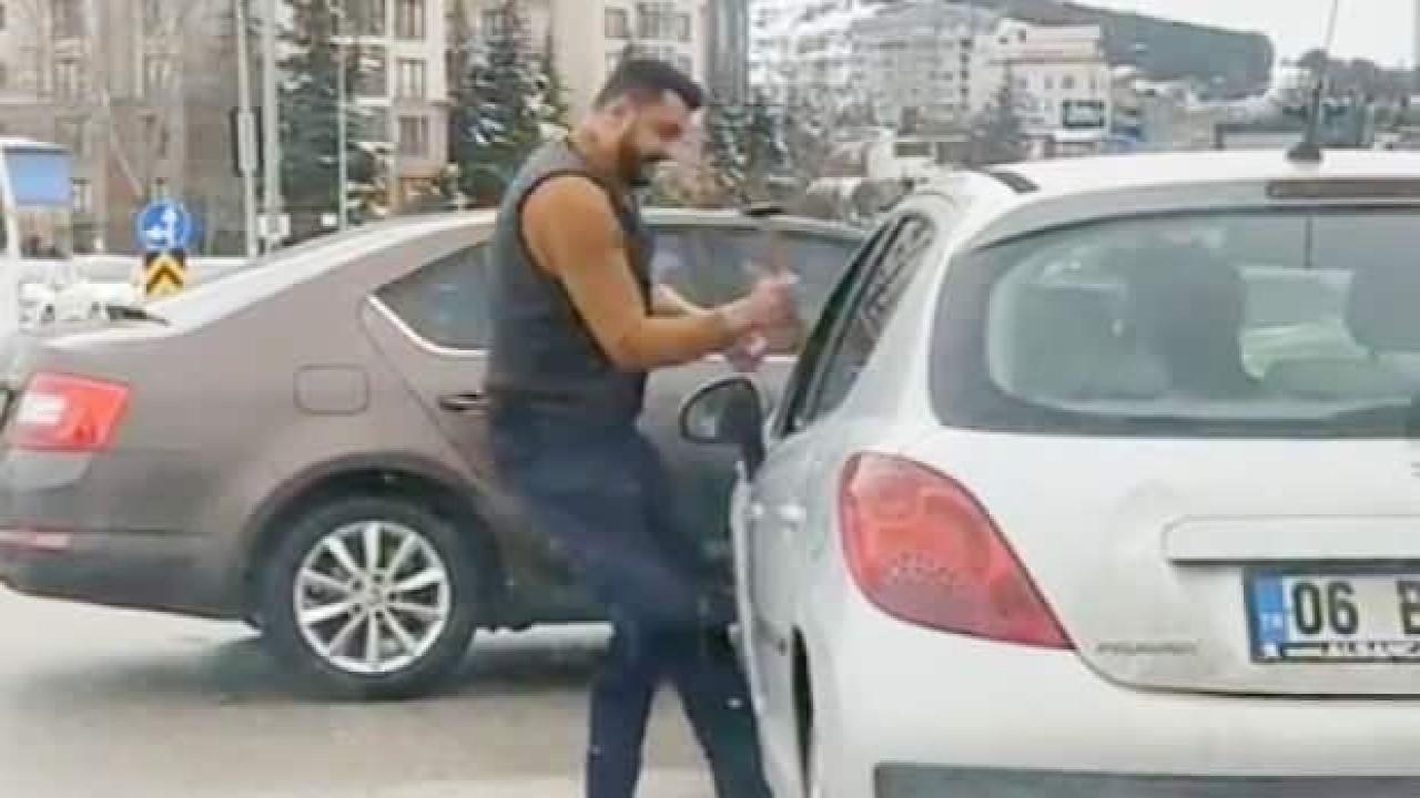 Trafikte kendisini uyaran sürücüye çekiçle saldıran sanığa 11,5 yıl hapis