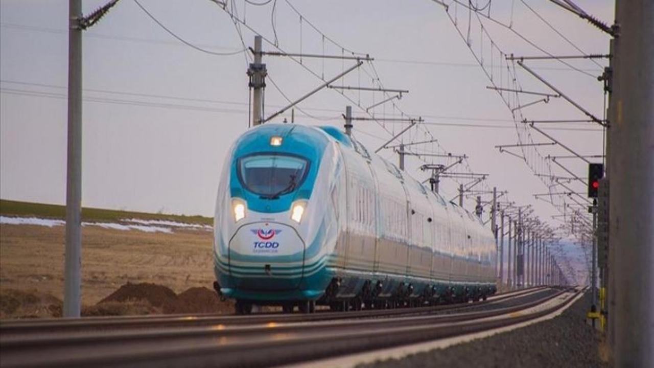 Trenlerle bu yıl yaklaşık 3,8 milyon genç yüzde 15 indirimli seyahat etti