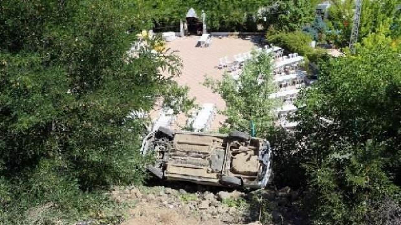 Tunceli’de otomobil şarampole devrildi: 4 yaralı