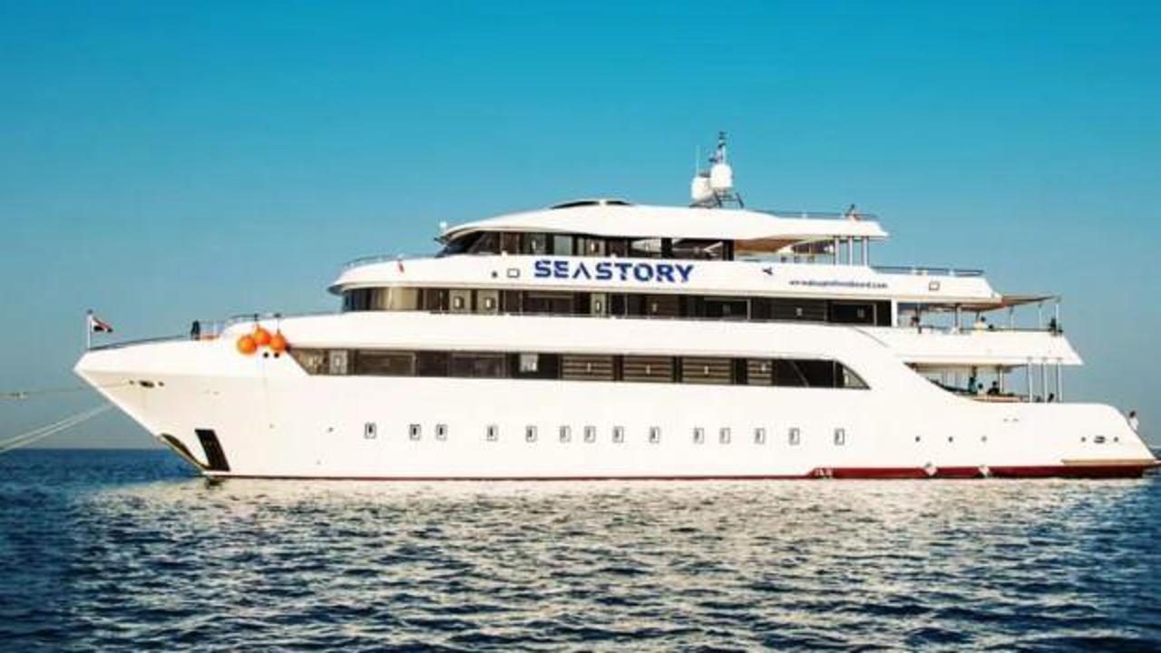 Turist teknesi battı: Çok sayıda kişi kayıp