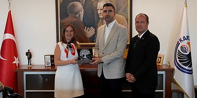 Türk Eğitim Vakfı'ndan Başkan Yüksel'e Plaket