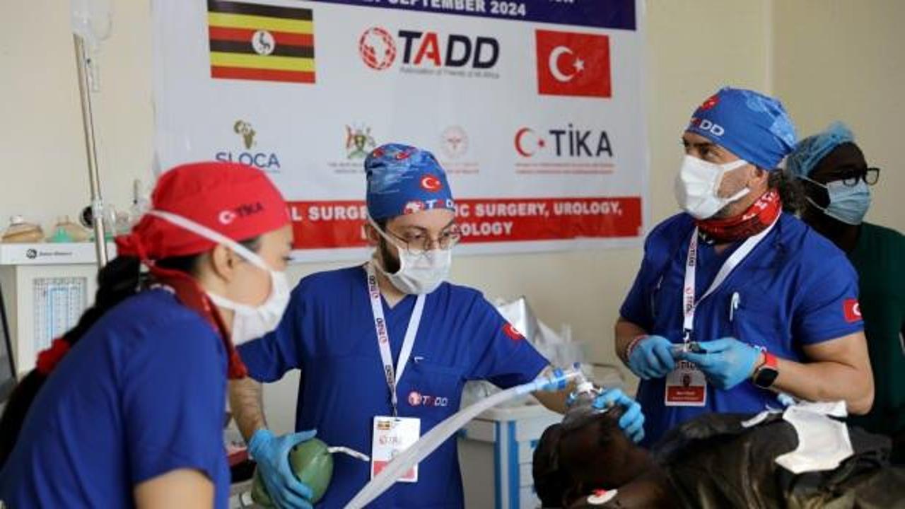 Türk gönüllü sağlık ekibi Uganda'da tedavilere ve ameliyatlara devam ediyor