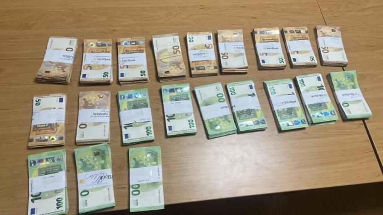 Türk vatandaşı 155 bin Euro ile komşuda gümrüğe takıldı