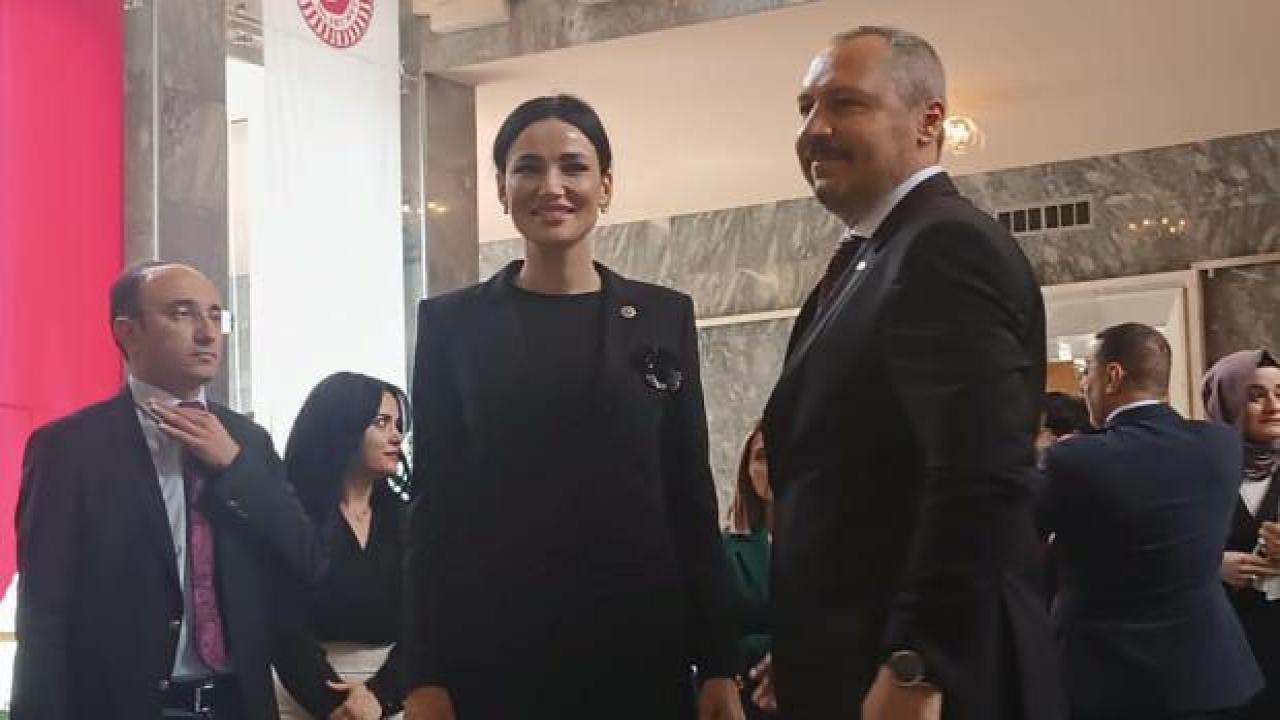 Türkiye güzeli Seda Sarıbaş milletvekilliği kaydını yaptırdı