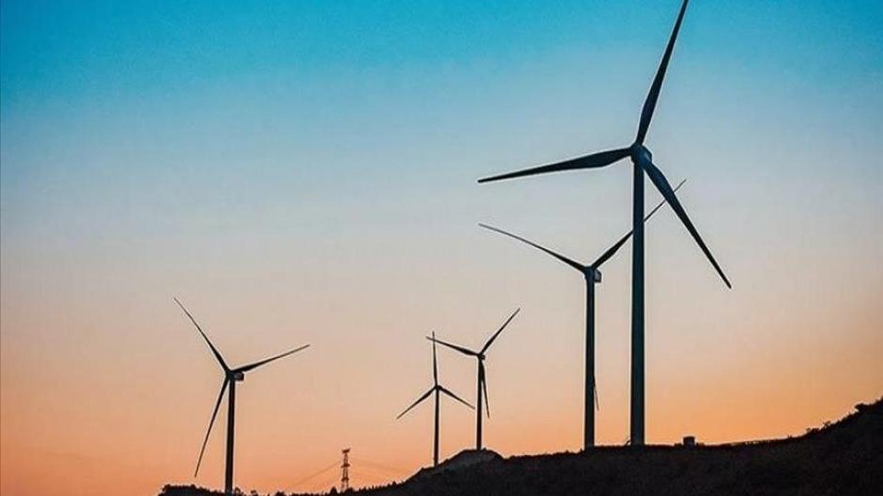 Türkiye rüzgar ve güneş enerjisinde hedef yükseltti