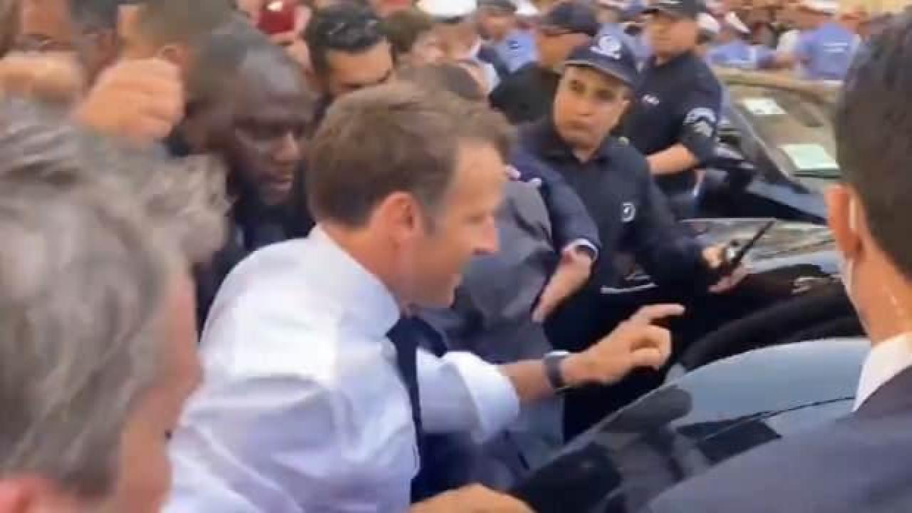 Türkiye'yi suçlayan Macron'a Cezayir'de büyük şok! Apar topar meydandan ayrıldı