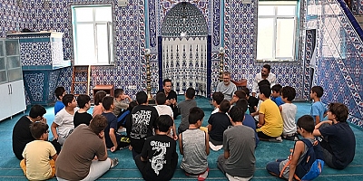Tuzla Belediye Başkanı Yazıcı Ataşehir’de Kuran kursuna giden çocuklarla bir araya geldi