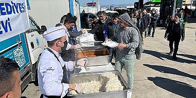 TUZLA BELEDİYESİ HATAY’IN KIRIKHAN İLÇESİNDE İFTAR SOFRASI KURUYOR