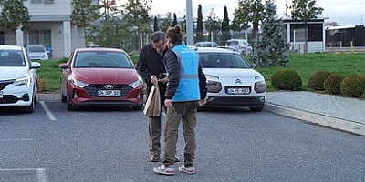 TUZLA BELEDİYESİ İFTAR SAATİNDE YOLLARDA OLAN İSTANBULLULARA İFTARİYELİK DAĞITTI