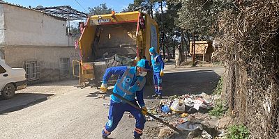 TUZLA BELEDİYESİ TEMİZLİK EKİPLERİ, HATAY’IN KIRIKHAN İLÇESİNDE ÇALIŞMALARA DEVAM EDİYOR