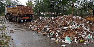 TUZLA BELEDİYESİ ZABITA EKİPLERİNDEN KAÇAK DÖKÜME SUÇÜSTÜ