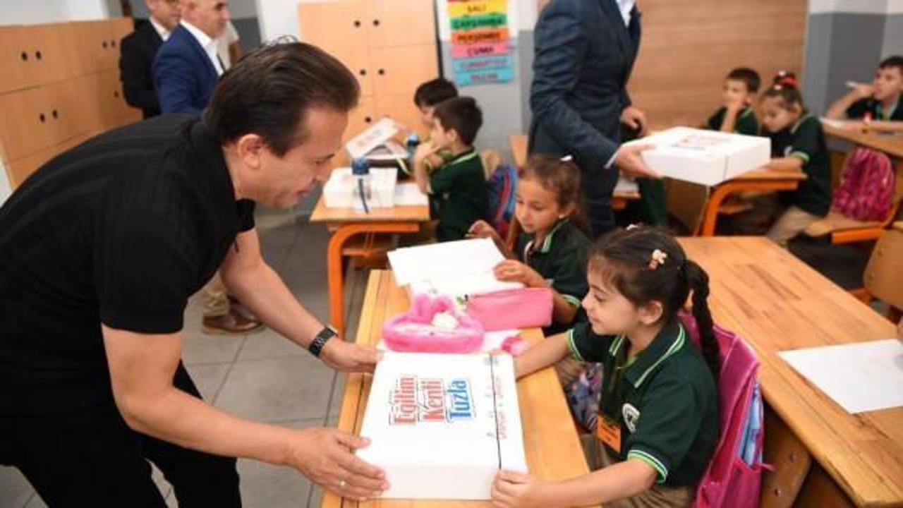 Tuzla Belediyesi'nden 50 bin öğrenciye kırtasiye seti