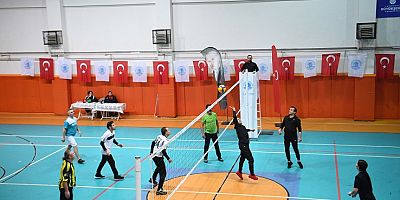 TUZLA’DA BİRLİK VE BERABERLİĞİ ARTIRACAK VOLEYBOL LİGİ BAŞLADI