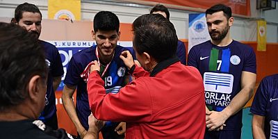 TUZLA’DA KURUMLAR ARASI VOLEYBOL TURNUVASI TAMAMLANDI