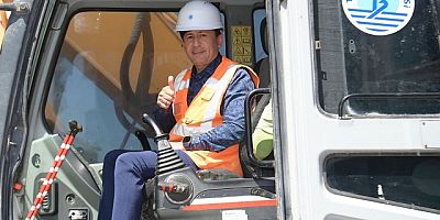 Tuzla’da yıkılan binalara ilk kepçeyi Başkan Yazıcı vuruyor