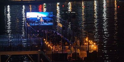 Tuzla Mekan İskele'de Yıldızların Altında Sinema Keyfi