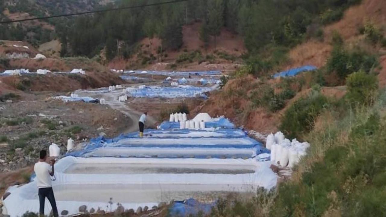 Tuzlu su ailelerin geçim kaynağı oldu! 3 ayda 150 bin lira kazandırıyor