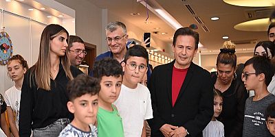 ÜCRETSİZ KODLAMA KURSUNA GİDEN ÇOCUKLAR KENDİ ROBOTLARINI KODLADILAR