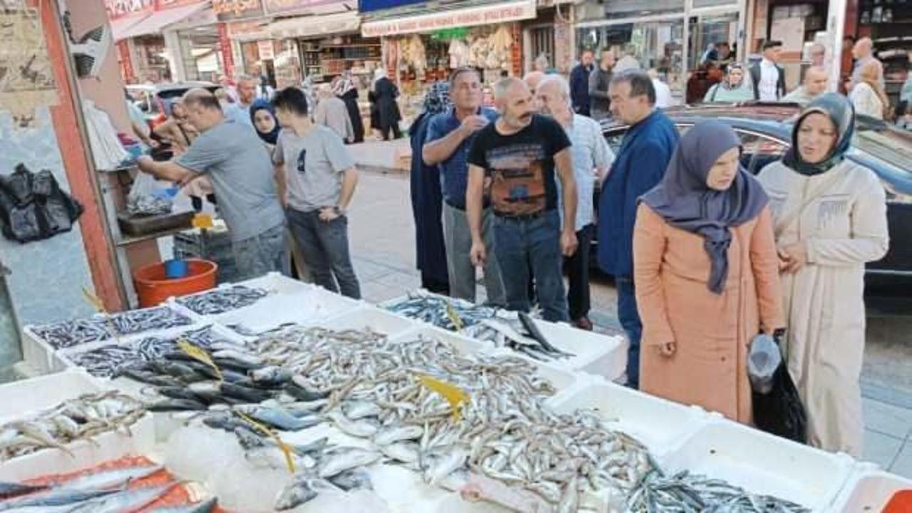 Ucuzlayan balık kapış kapış satıldı
