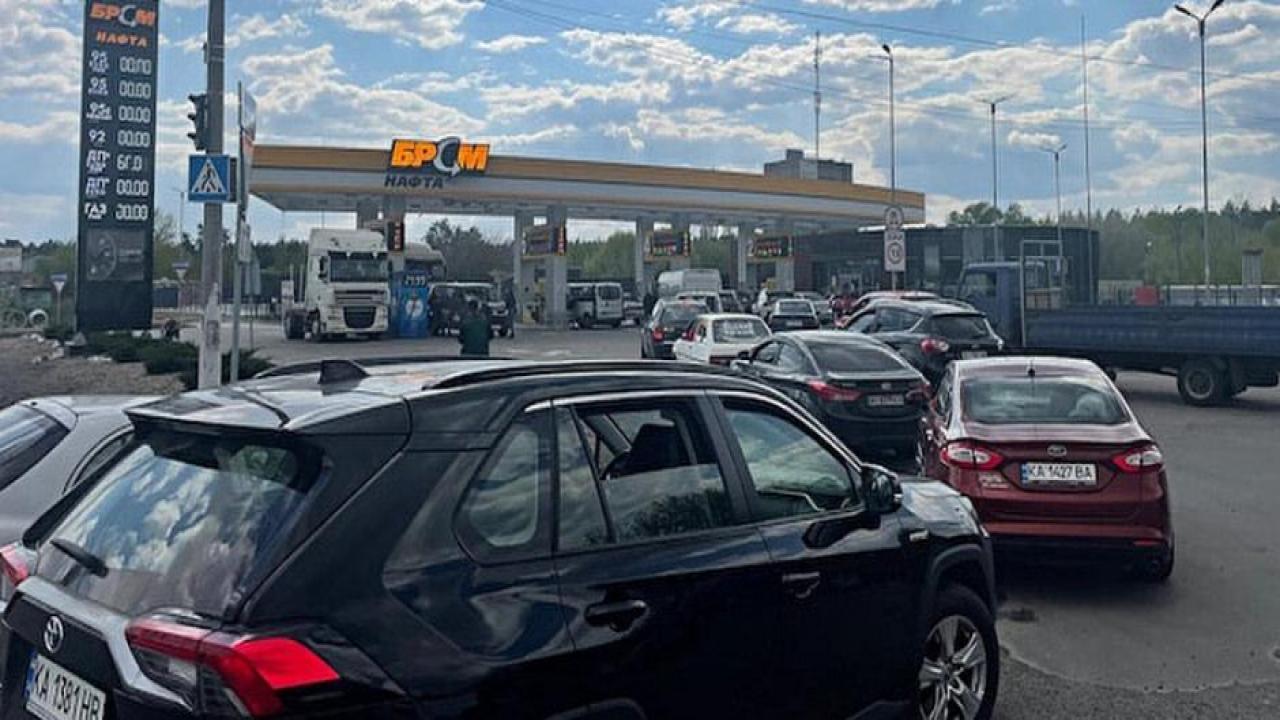 Ukrayna'da benzin sorunu: 10 litreden fazla verilmiyor