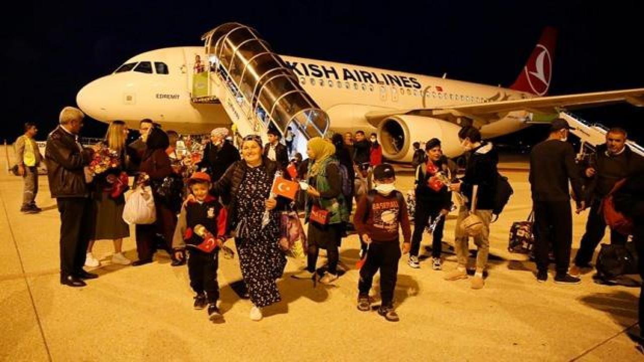 Ukrayna'dan tahliye edilen Ahıska Türklerinden oluşan ikinci kafile Elazığ'a geldi