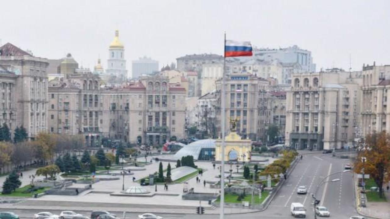 Ukrayna'ya Rusya bayraklı gönderme