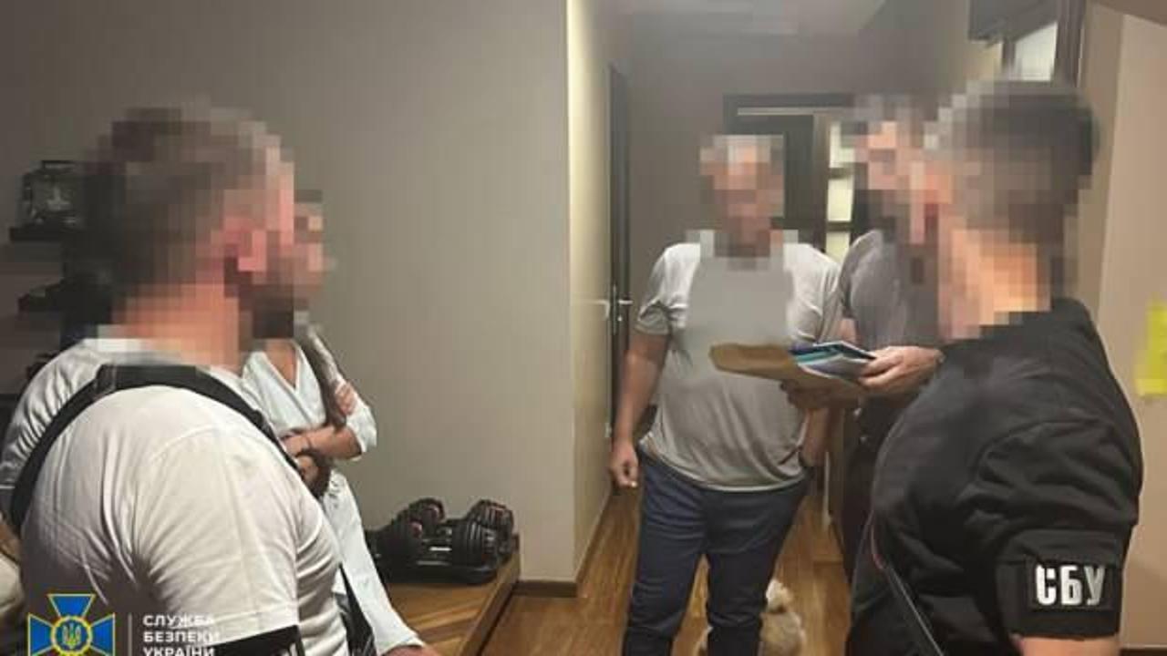Ülkesi savaştayken Maldivler'de tatil yapan milletvekilinin evine baskın