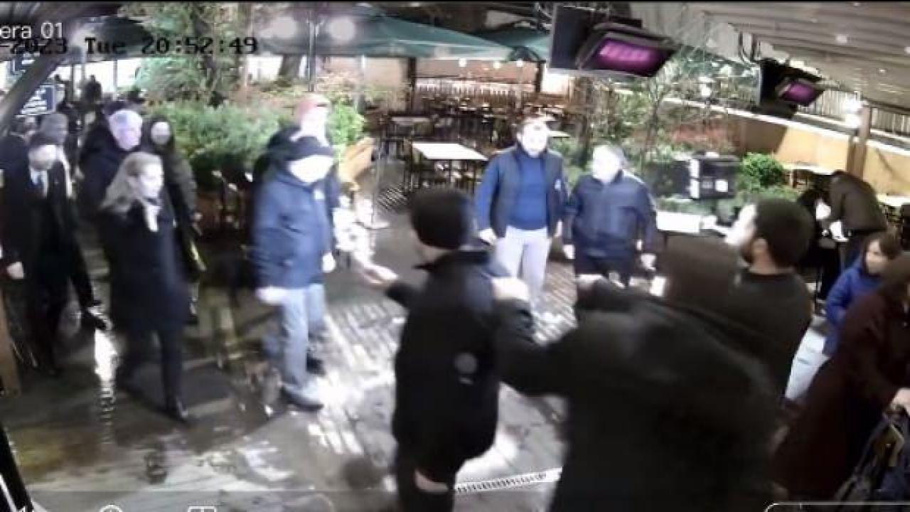 Ümit Özdağ Çengelköy'ü karıştırdı! Vatandaşlarla partililer tartıştı