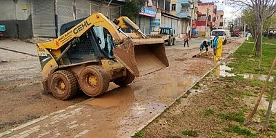 ÜMRANİYE BELEDİYESİ ŞANLIURFA’DA SELİN YARALARINI SARIYOR