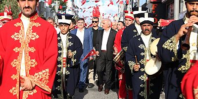 ÜMRANİYE'DE 30 AĞUSTOS FENER ALAYI YÜRÜYÜŞÜ GERÇEKLEŞTİRDİ
