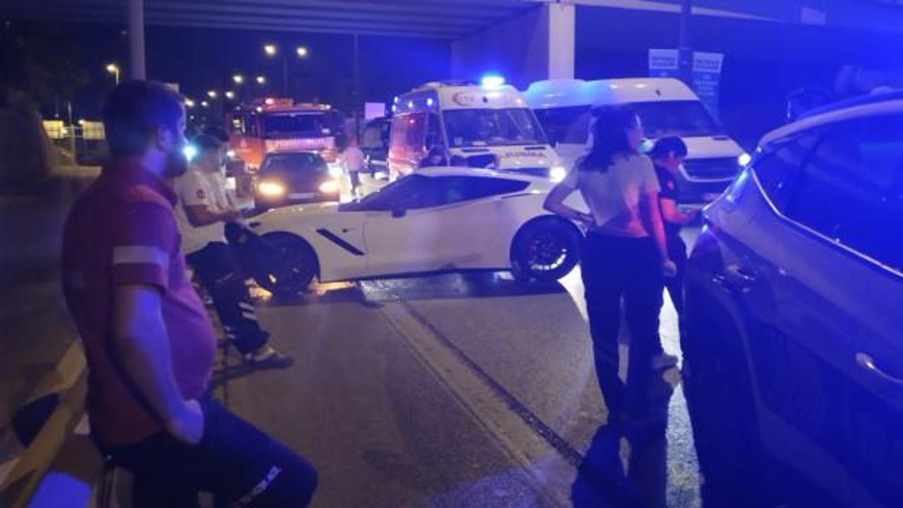 Ümraniye'de 15 milyonluk lüks araç ticari taksiye çarptı: 1 yaralı