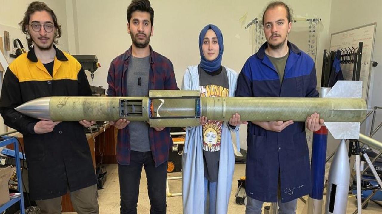 Üniversiteli gençler, ürettikleri roketle ABD'de yarışacak