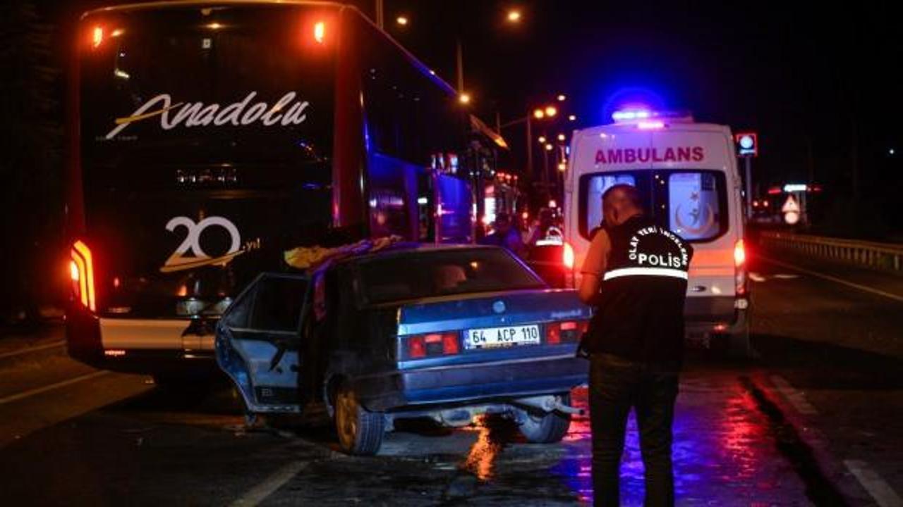 Uşak'ta feci kaza: Yolcu otobüsüne çarpan otomobilin sürücüsü öldü!