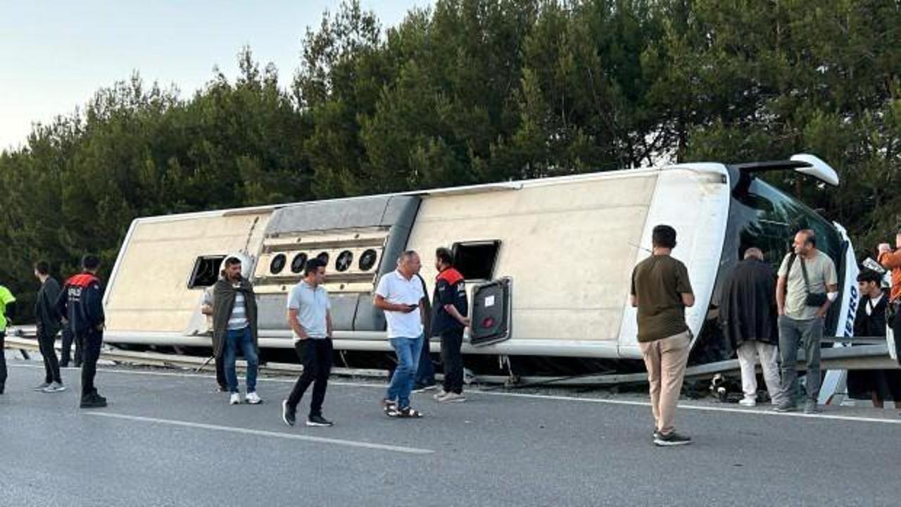 Uşak'ta yolcu otobüsü devrildi: 11 yaralı