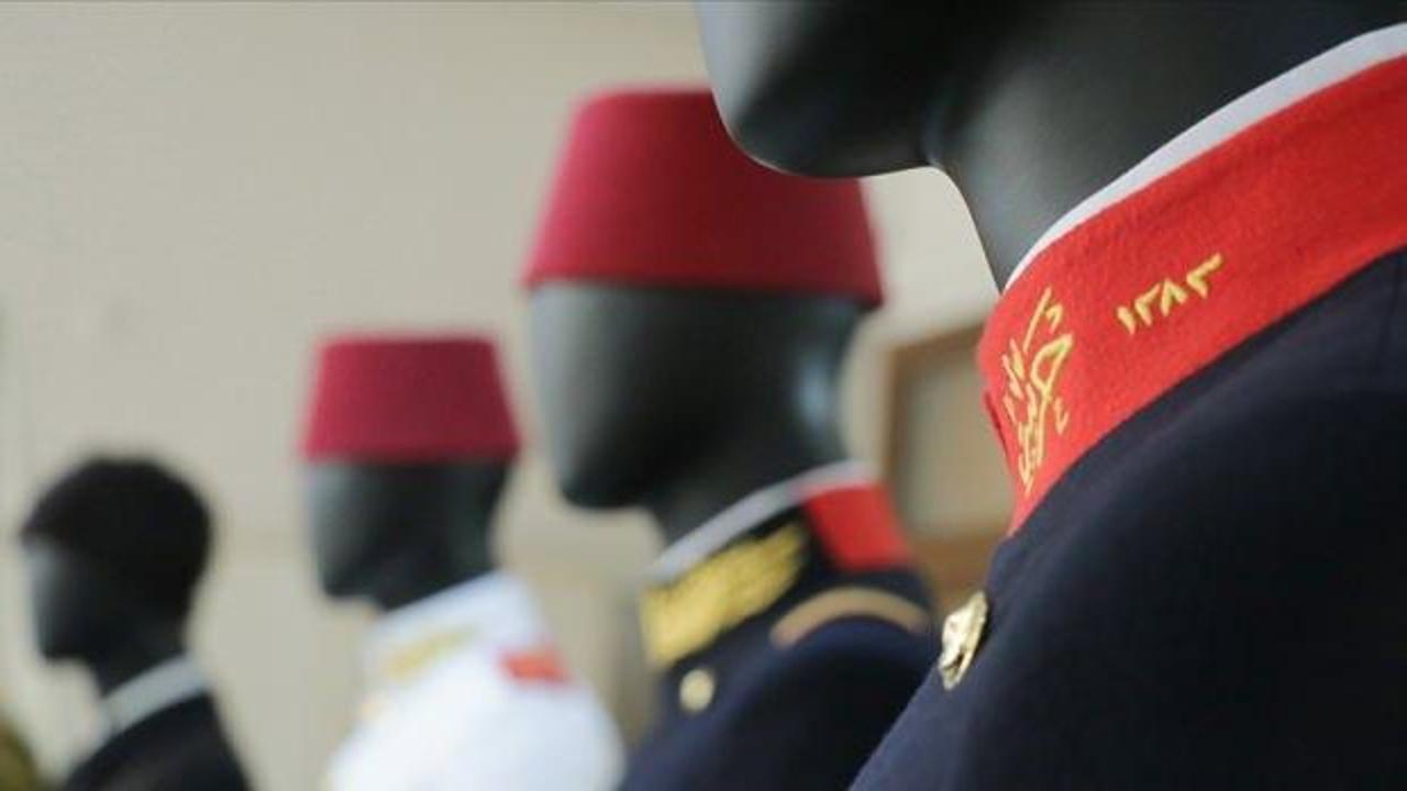 Usta eller Atatürk'ün üniformalarını yeniden dikti