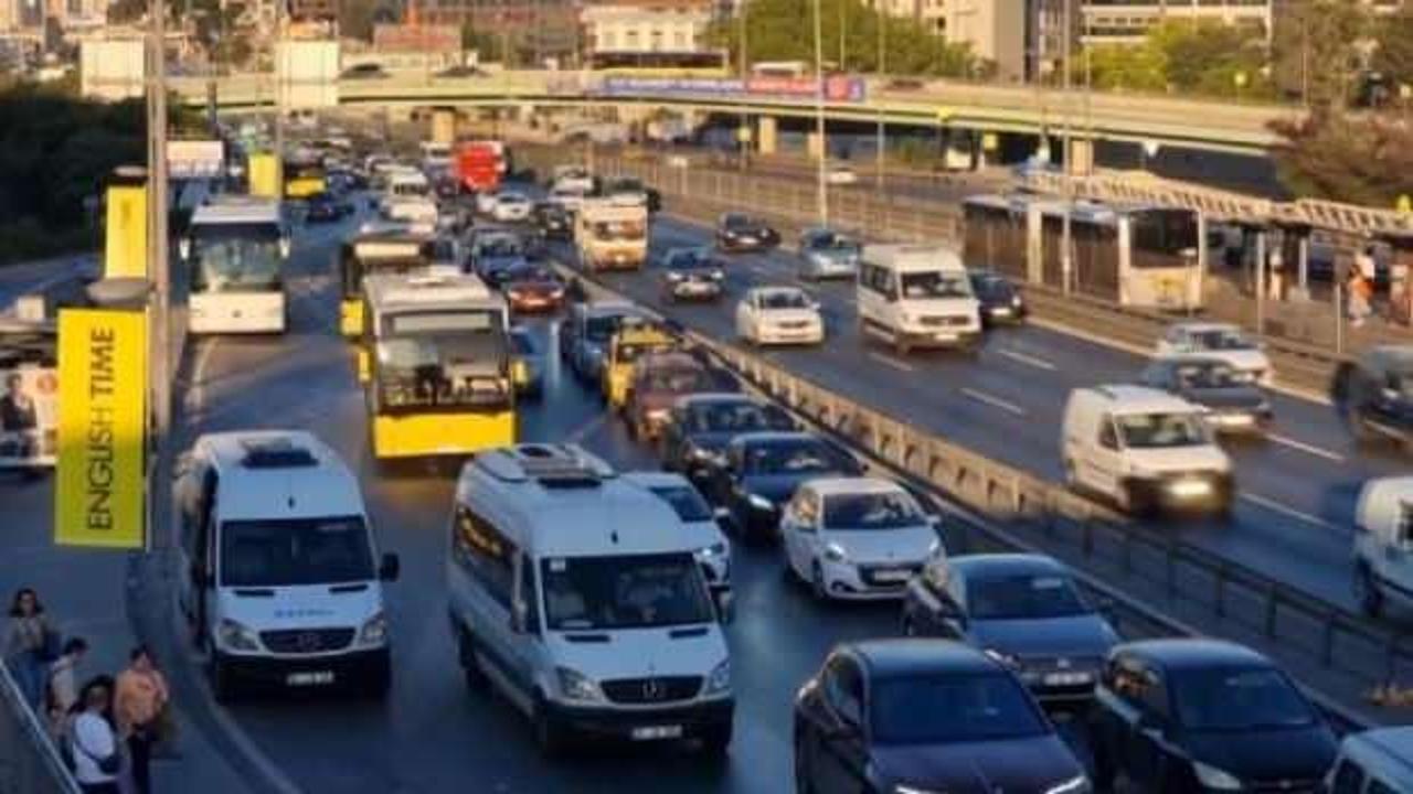 Uyum haftası başladı, İstanbul'da trafik yoğunluğu oluştu!