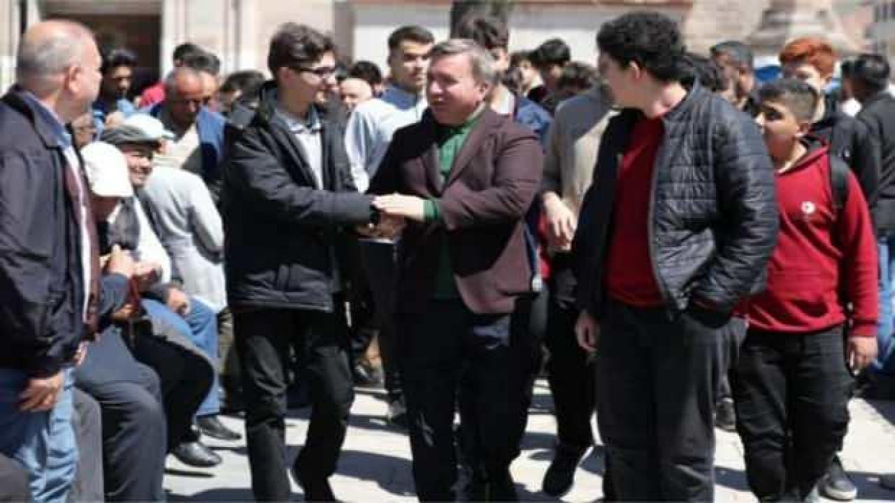 Vali Aydoğdu, cuma namazını Bin 500 öğrenciyle Ulu Camii'de Kıldı