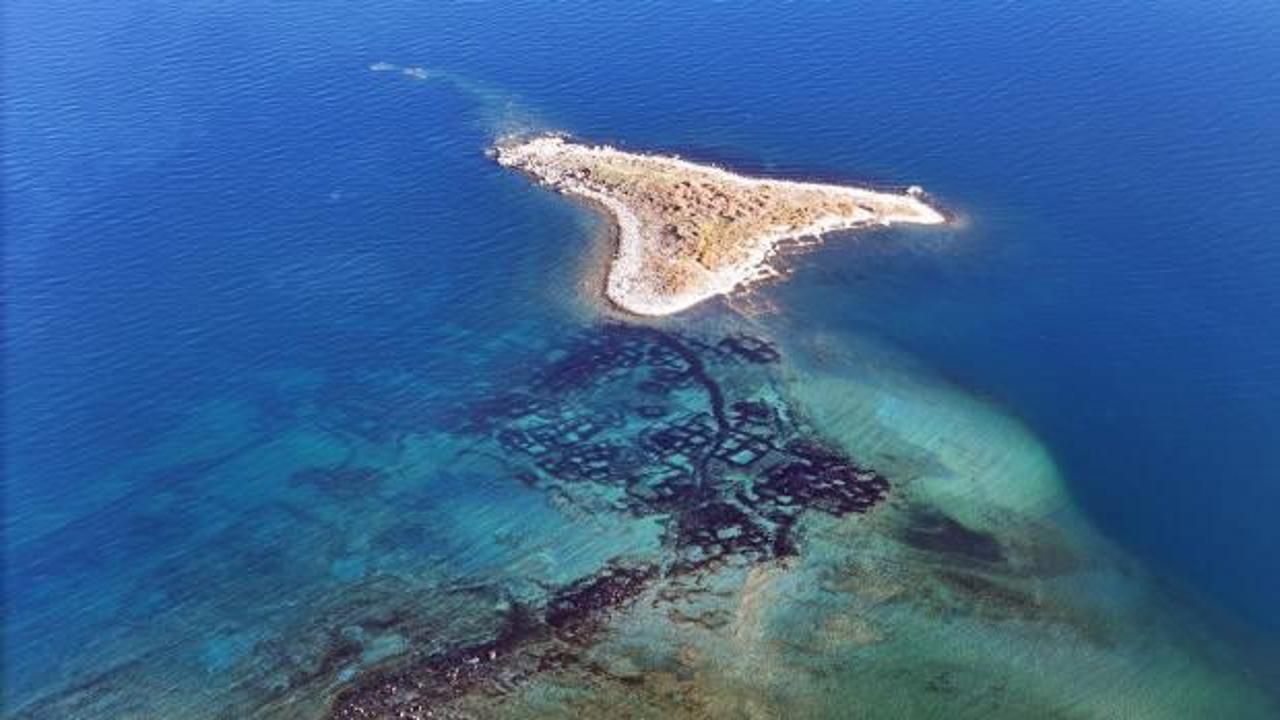 Van Gölü çekildi, eski yerleşim alanları ortaya çıktı!
