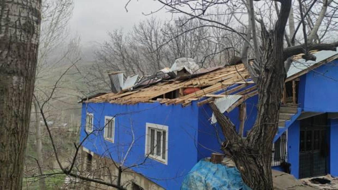 Van'da 50'den fazla evin çatısı uçtu!