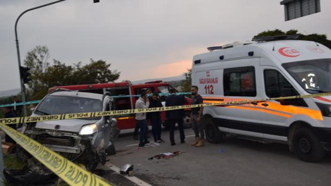 Van'da hafif ticari araç ile çöp kamyoneti çarpıştı: 1 ölü, 4 yaralı