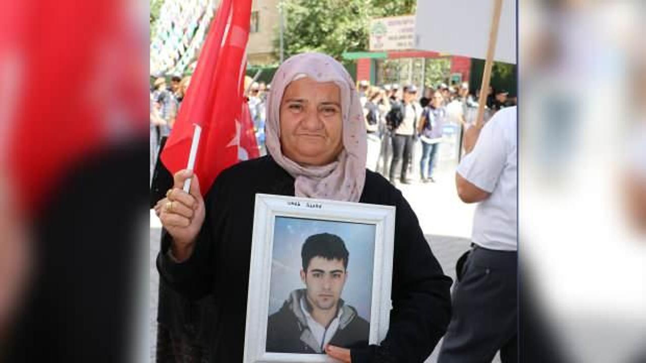 Van'da HDP binası önündeki evlat nöbetine bir anne daha katıldı: Oğlumu istiyorum