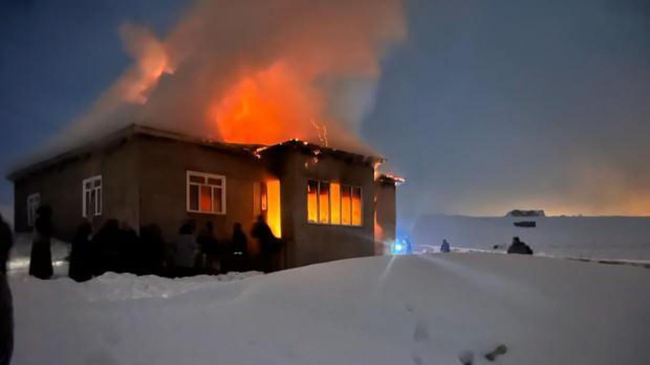 Van'da kahreden yangın: 6 aylık bebek öldü