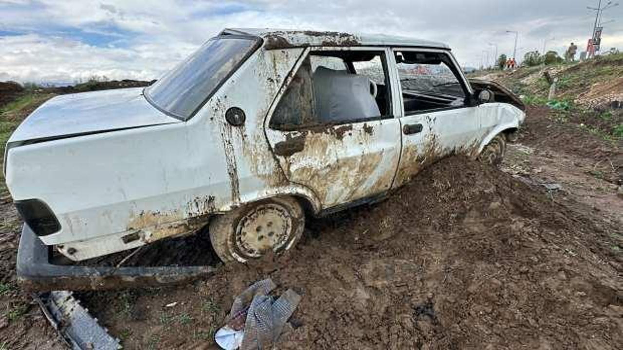 Van'da şarampole devrilen otomobildeki 5 kişi yaralandı
