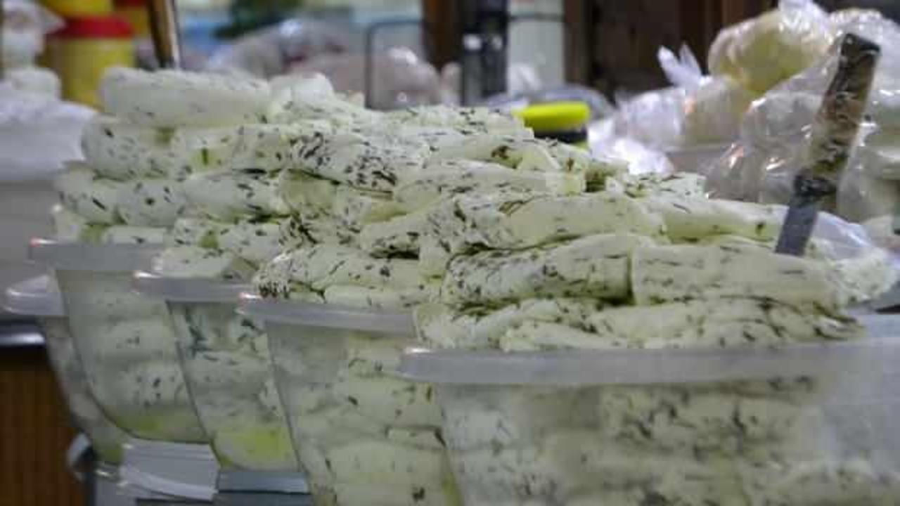 Van’ın taze otlu peyniri satışa sunuldu