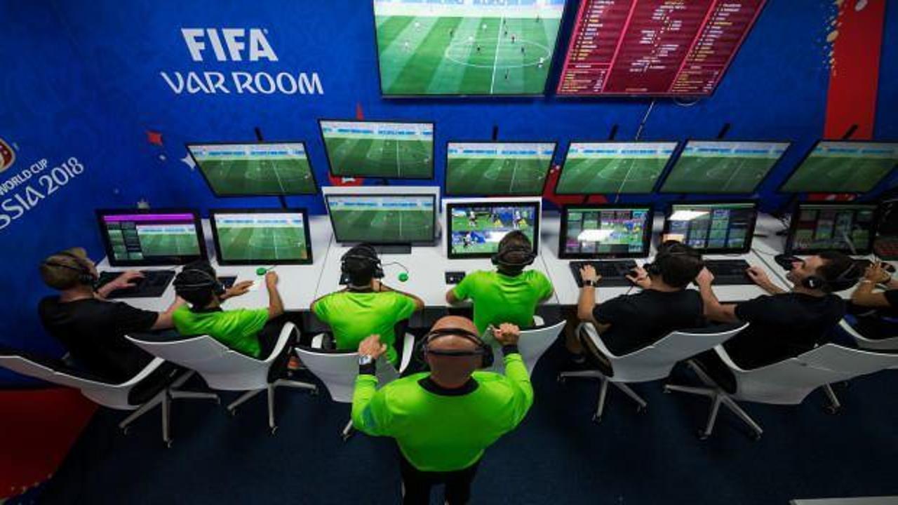 VAR'da yeni dönem başlıyor! Hakemler kararlarını taraftarlara açıklayacak