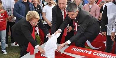 Vatan Topraklarıyla Türkiye'nin 100. Yıl Anıtı Oluşturuldu